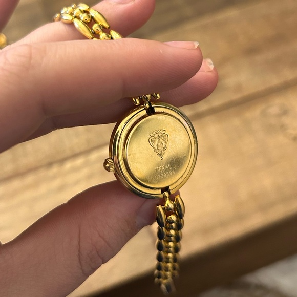 Gucci Bezel Watch Rice Link Band - Gold with Extra Links! 1100-L Model - Picture 5 of 7